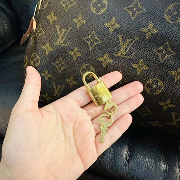 Louis Vuitton Montorgueil GM - Picture 6 of 16